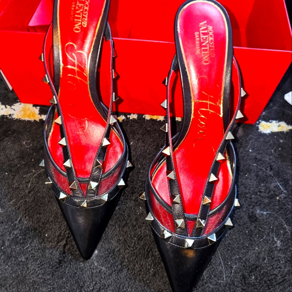 Gorgeous,NIB, never worn Rockstud Valentino Garivani slingbacks.Black/red sole